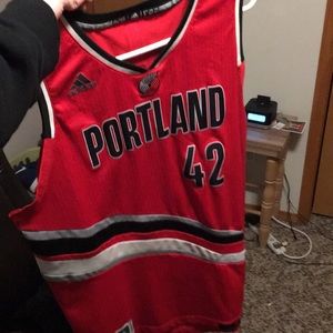 Portland trailblazer Jersey, number 42, Lopez
